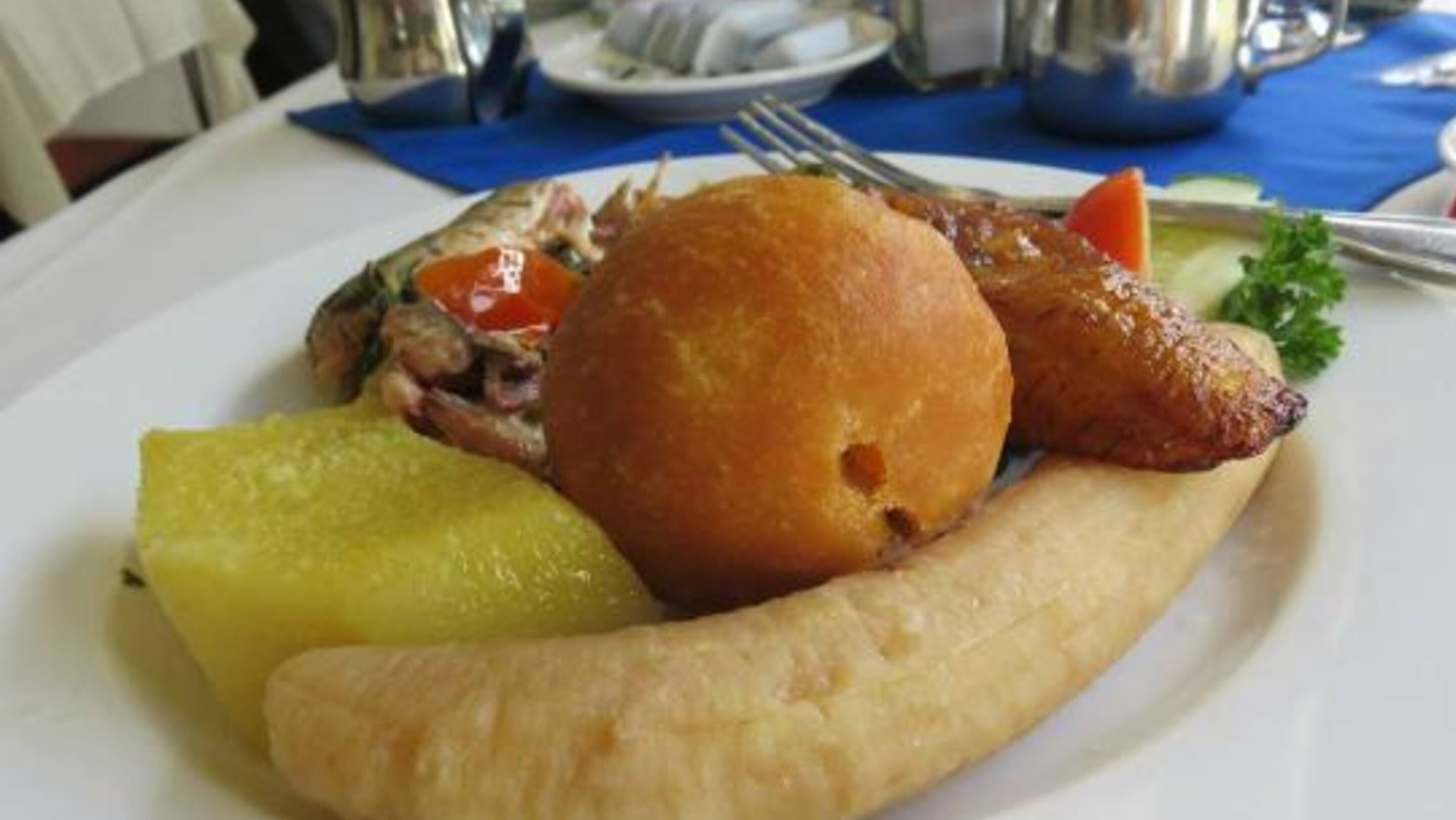 daily cooked-to-order breakfast (usd 10 per person)