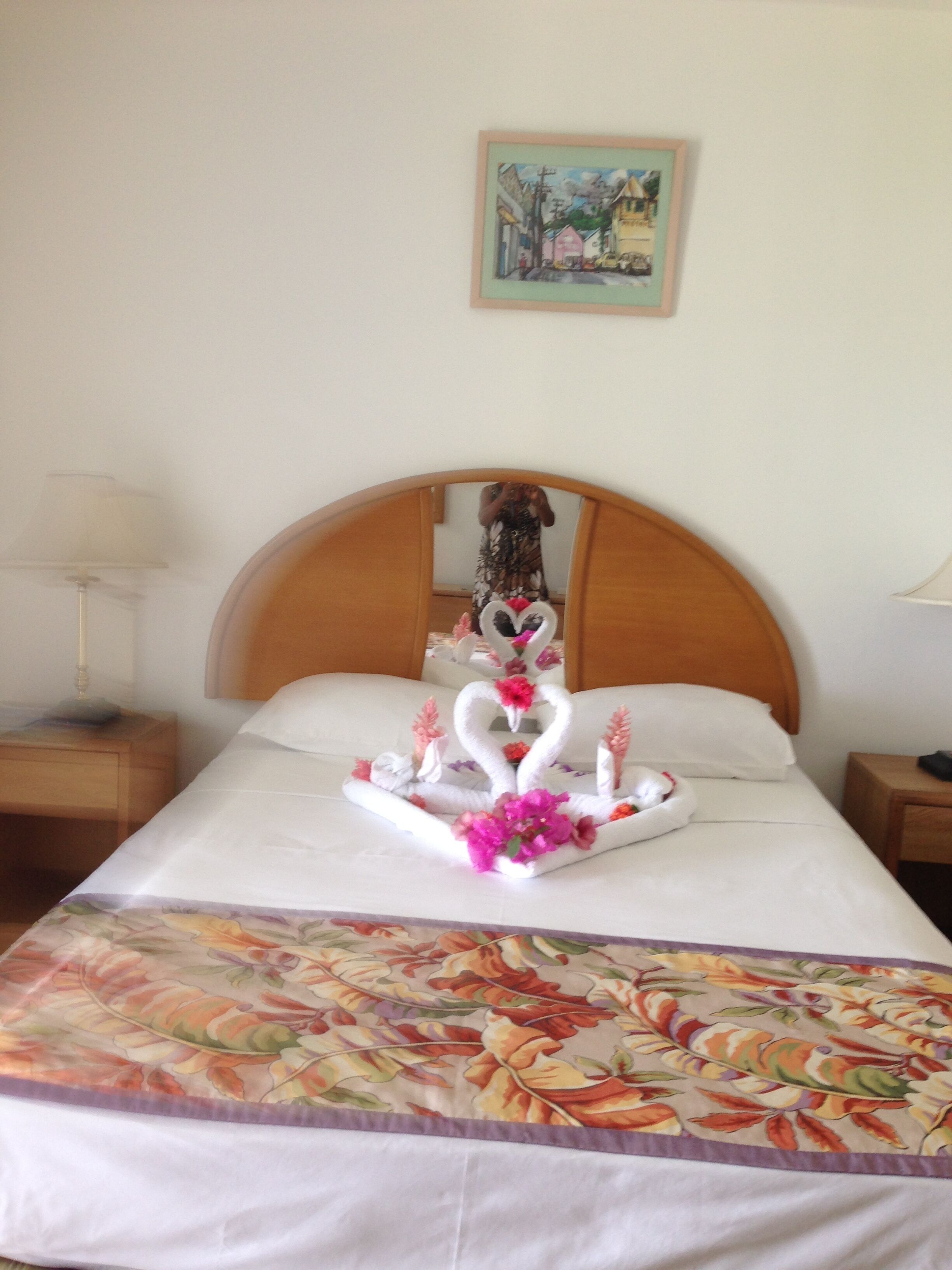 standard room, 1 king bed (no kitchen) | individually decorated, individually furnished, iron/ironing board