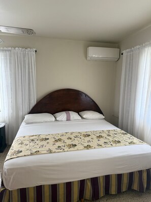 Individually decorated, individually furnished, iron/ironing board - Palm View Guesthouse and Conference Centre (Montego Bay)