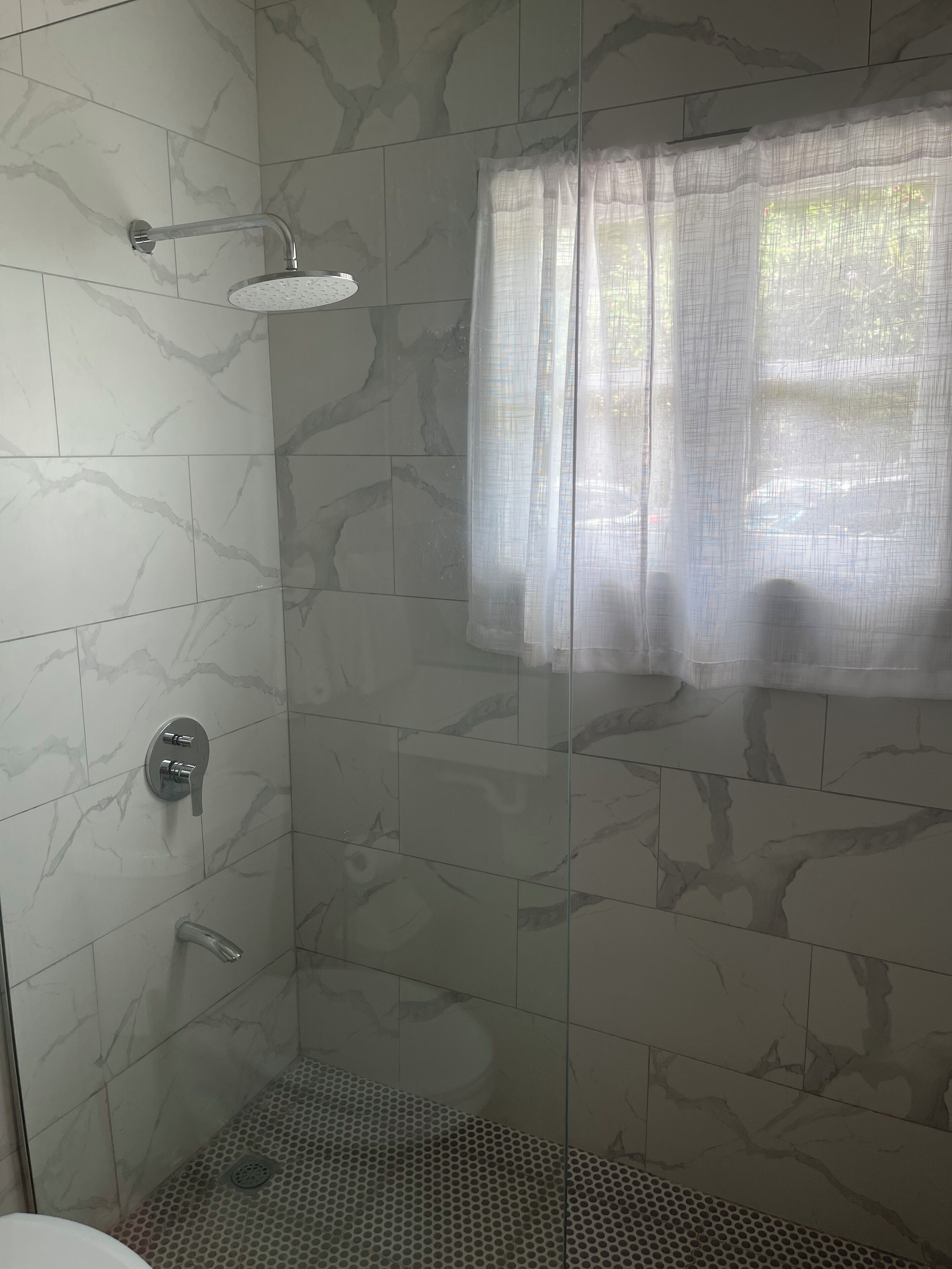 apartment, 2 bedrooms | bathroom | combined shower/bathtub, rainfall showerhead, free toiletries, towels