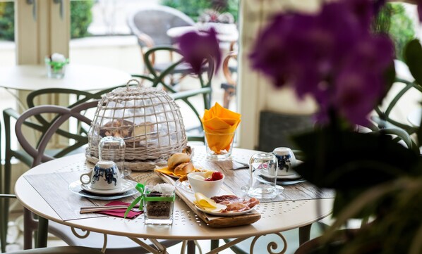 Breakfast meal - La Villa Desenzano (Desenzano del Garda)