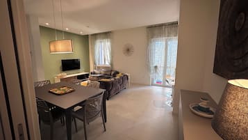 Appartamento familiare | Area soggiorno | TV, pavimenti riscaldati