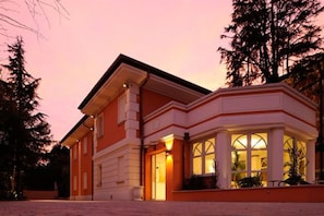 Front of property - La Villa Desenzano (Desenzano del Garda)