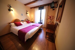 Quarto casal superior, terraço | Individualmente mobiliados, quartos à prova de som