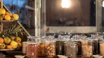 TĂ€gliches FrĂŒhstĂŒcksbuffet (59 EUR pro Person)