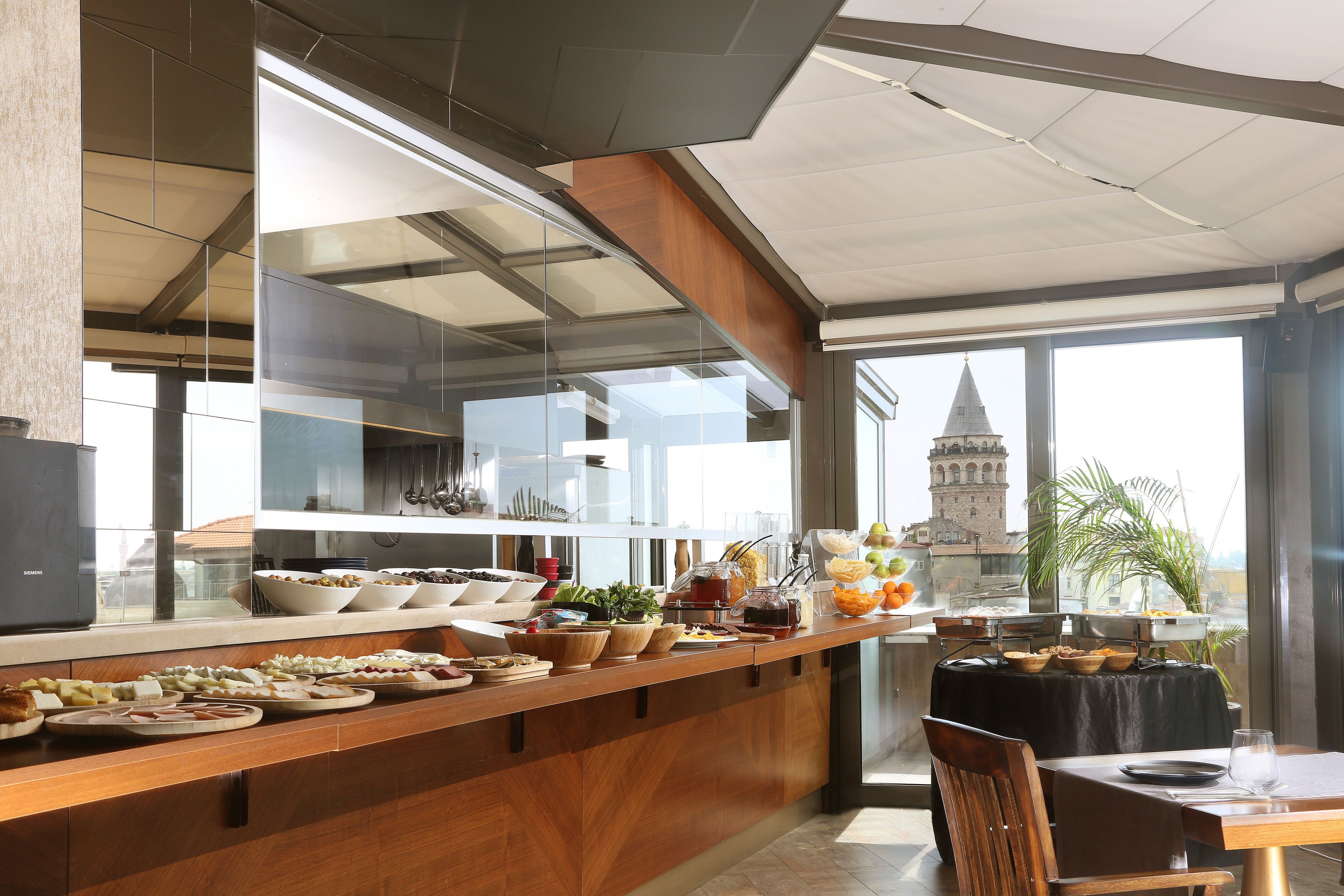 Gratis komplett frukost varje dag 