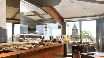 Ókeypis fullur enskur morgunverður daglega