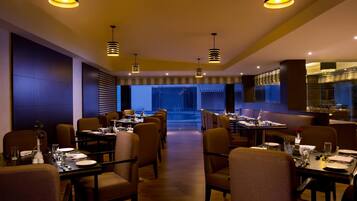 2 restaurants, Japanese cuisine