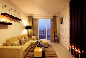 Suite, 2 Bedrooms (2 King) | Minibar, in-room safe, desk, iron/ironing board