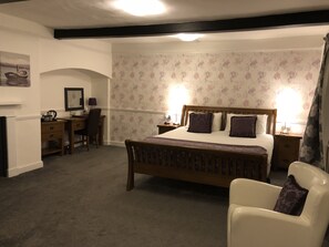Premier Double Room, Ensuite - The Kings Head Hotel (Dereham)
