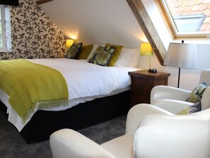 Premier Suite, Ensuite - The Kings Head Hotel (Dereham)