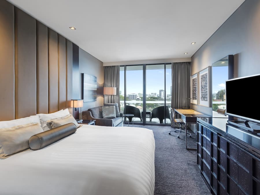 Premium bedding, in-room safe, desk, laptop workspace