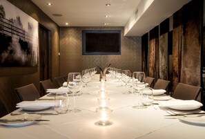 Breakfast, lunch and dinner served - The Beetson Hotel (Petrie Terrace)