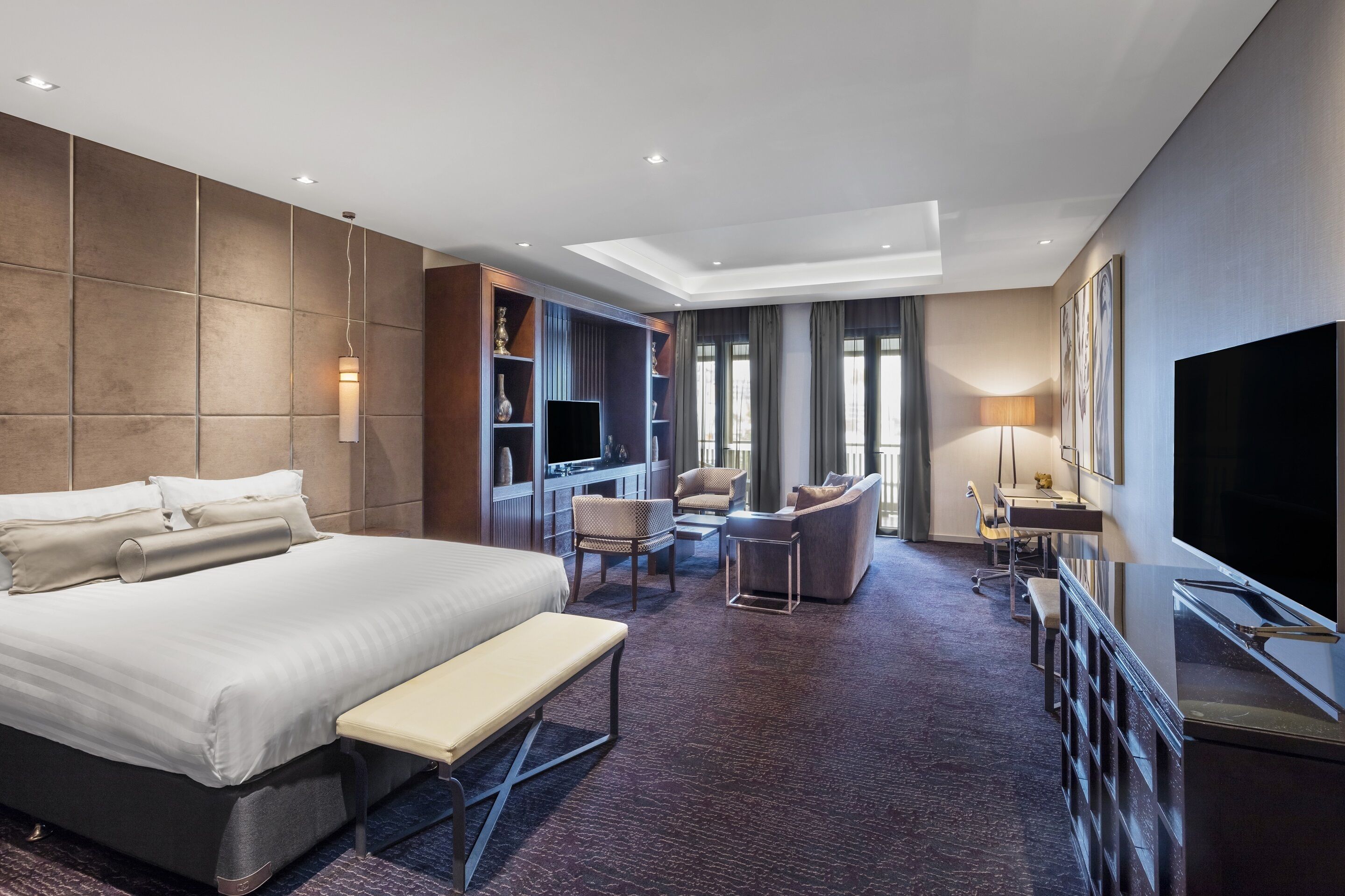 jg suite | premium bedding, in-room safe, desk, iron/ironing board