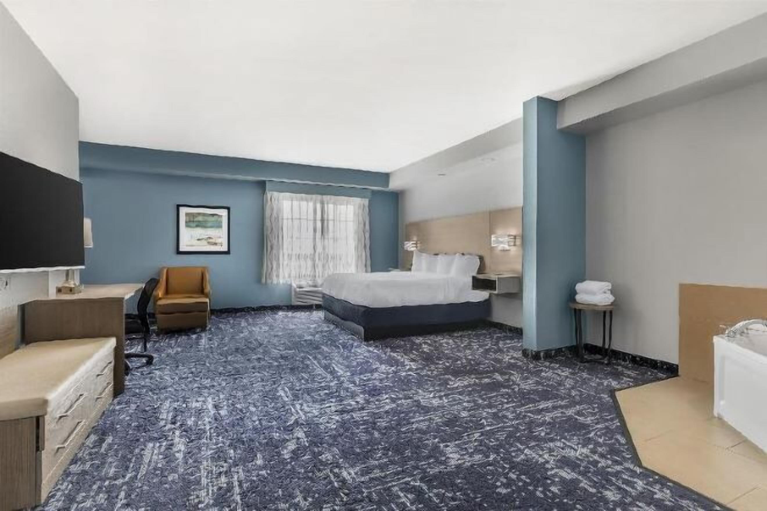 Colchones con pillow-top, escritorio y espacio para trabajar con laptop 