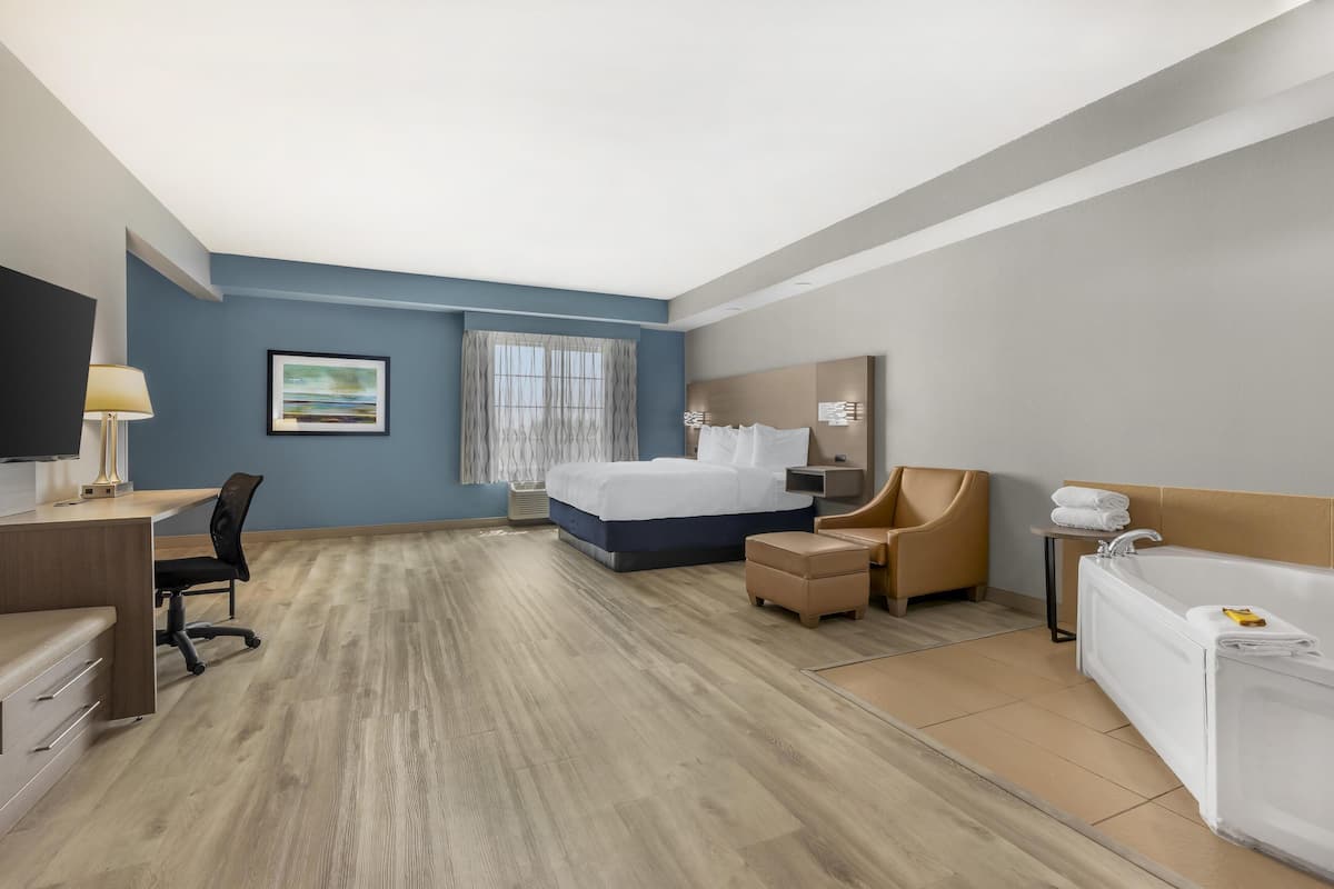 Suite, 1 King Bed, Accessible, Jetted Tub (with Sofabed)