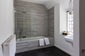 Superior Super-King Room | Egyptian cotton sheets, premium bedding, memory-foam beds - The Royal Oak Exmoor (Minehead)