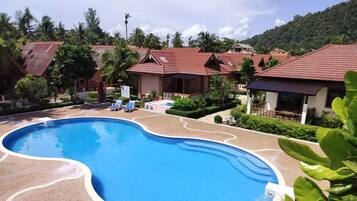 2 outdoor pools, sun loungers