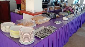 Daily continental breakfast for a fee