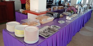 Daily continental breakfast for a fee