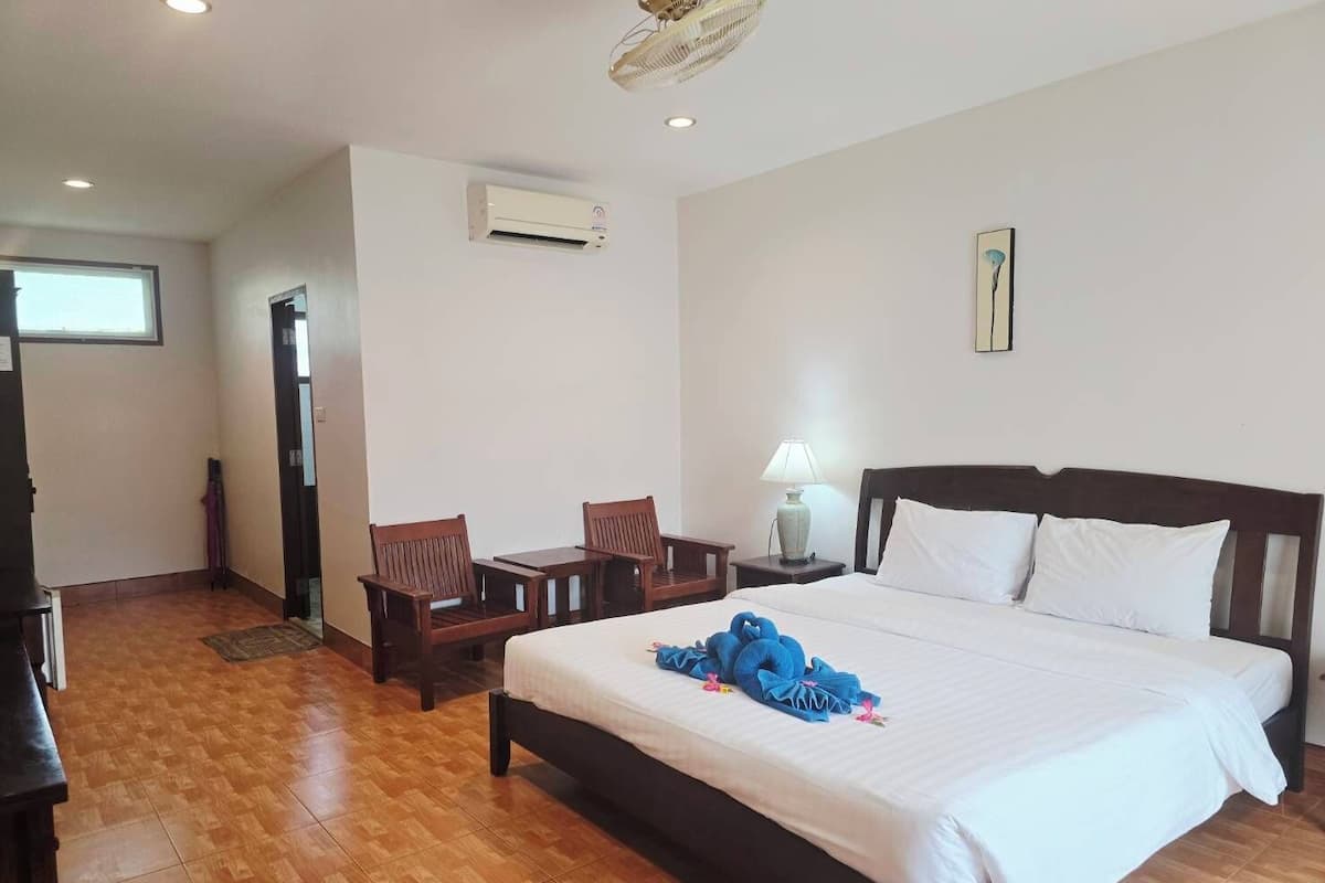 Deluxe-dobbeltværelse - 1 soveværelse | Pengeskab på værelset, mørklægningsgardiner, ekstra senge (tillægsgebyr)