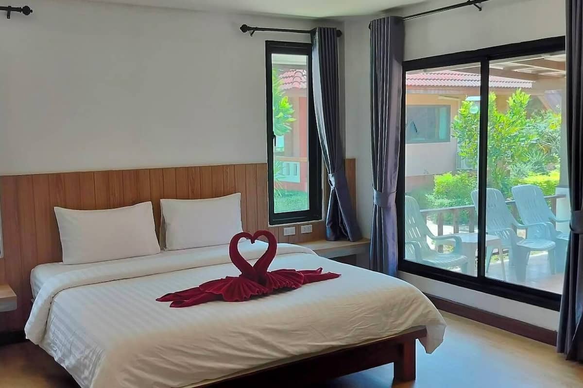 Premier Suite Bungalow | Una cassaforte in camera, tende oscuranti
