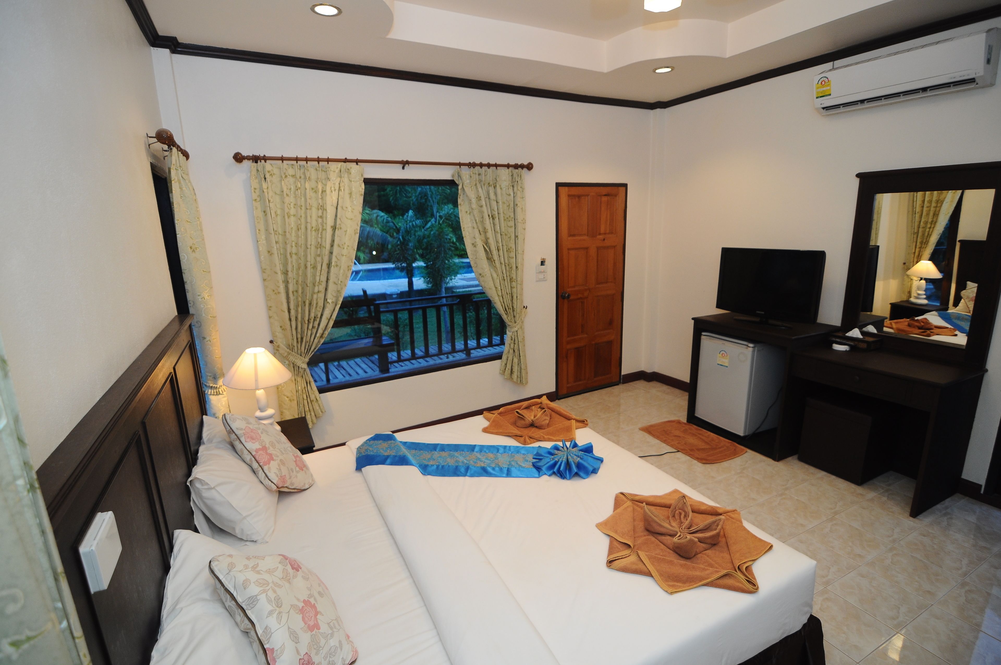 deluxe room | minibar, blackout curtains, rollaway beds, free wifi