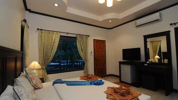 Minibar, blackout drapes, rollaway beds, free WiFi