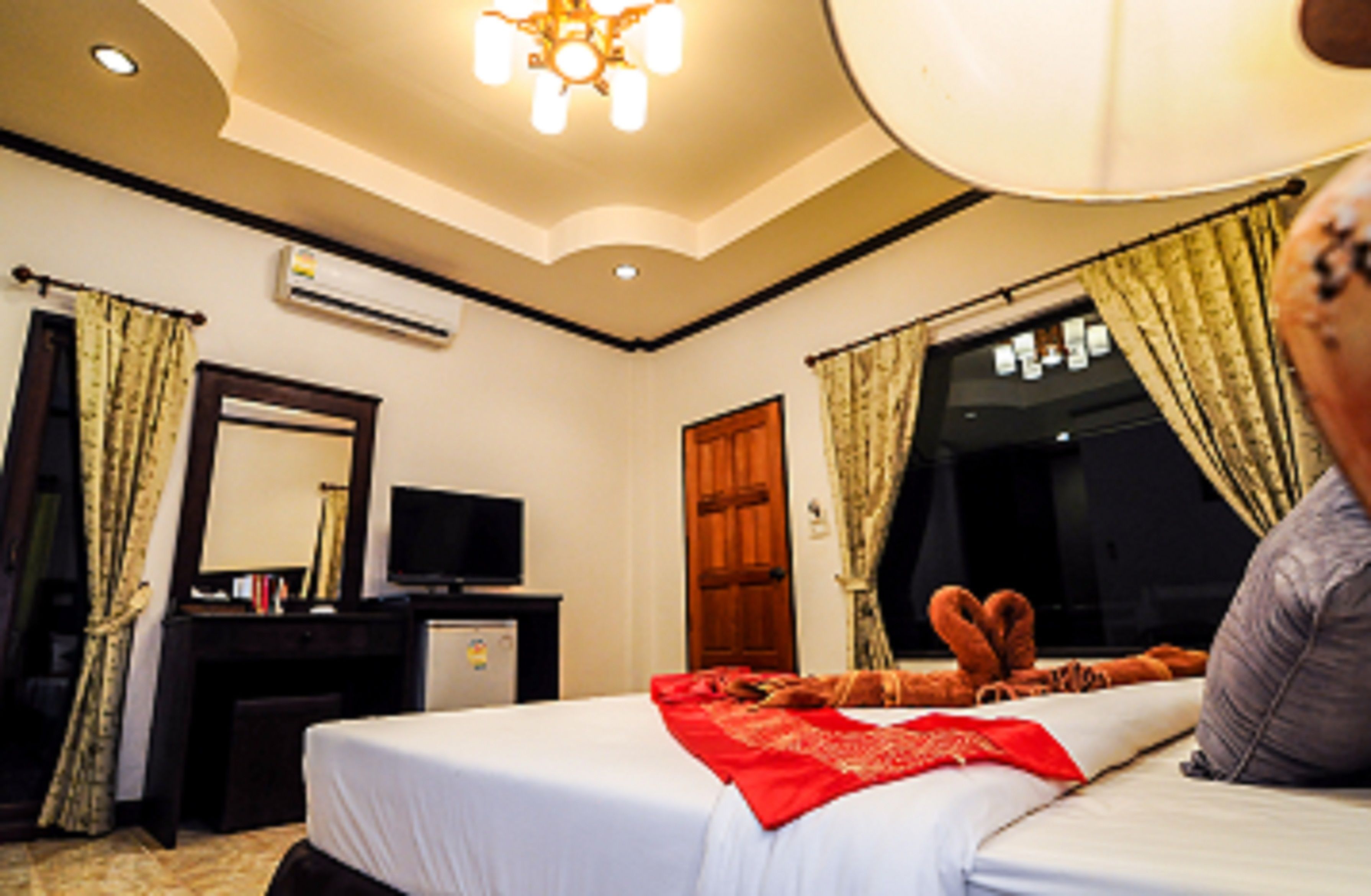 deluxe room | minibar, blackout curtains, rollaway beds, free wifi