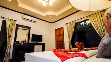 Deluxe Room | Minibar, blackout curtains, rollaway beds, free WiFi