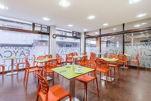 Daily continental breakfast (EUR 9.00 per person)