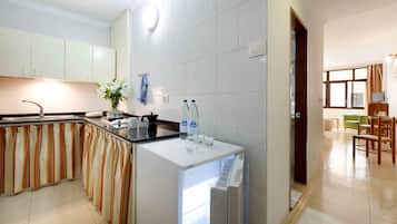 Studio, Kitchen (Single Use) | Private kitchen | Fridge, eco-friendly cleaning products, reusable coffee/tea filters