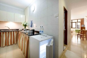 Stúdíóíbúð - eldhús (Single Use) | Einkaeldhús | Ísskápur, vistvænar hreingerningavörur, endurnýtanlegar kaffi-/tesíur