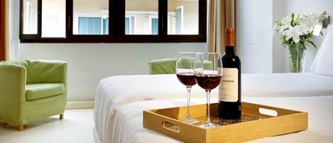 Safe på rommet, wi-fi (inkludert) og sengetøy