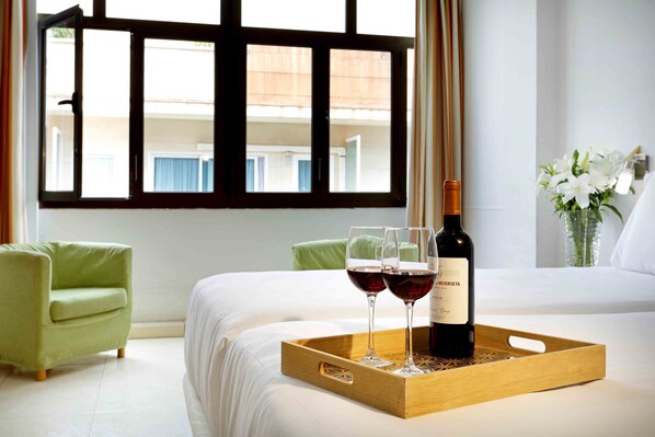 In-room safe, free WiFi, bed sheets