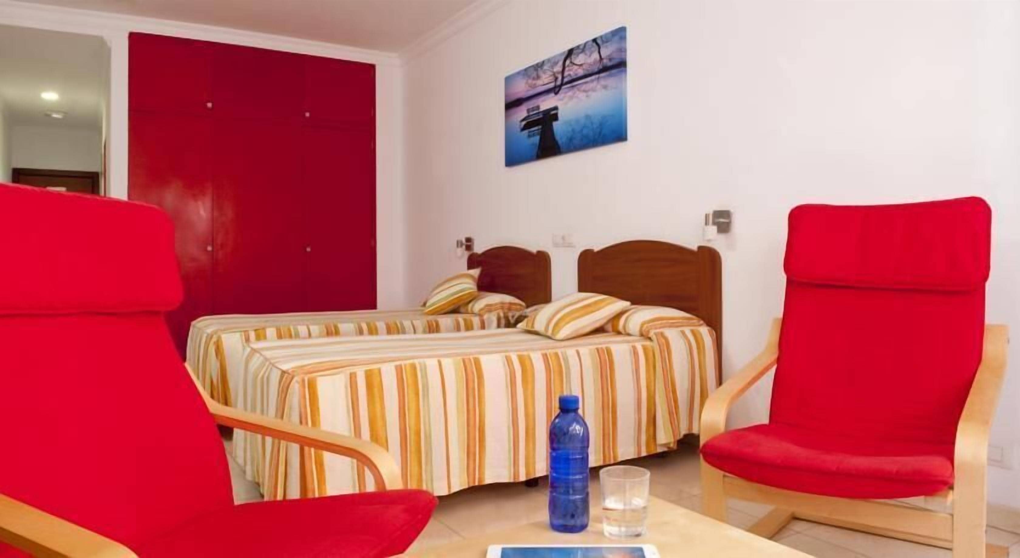 In-room safe, free WiFi, bed sheets