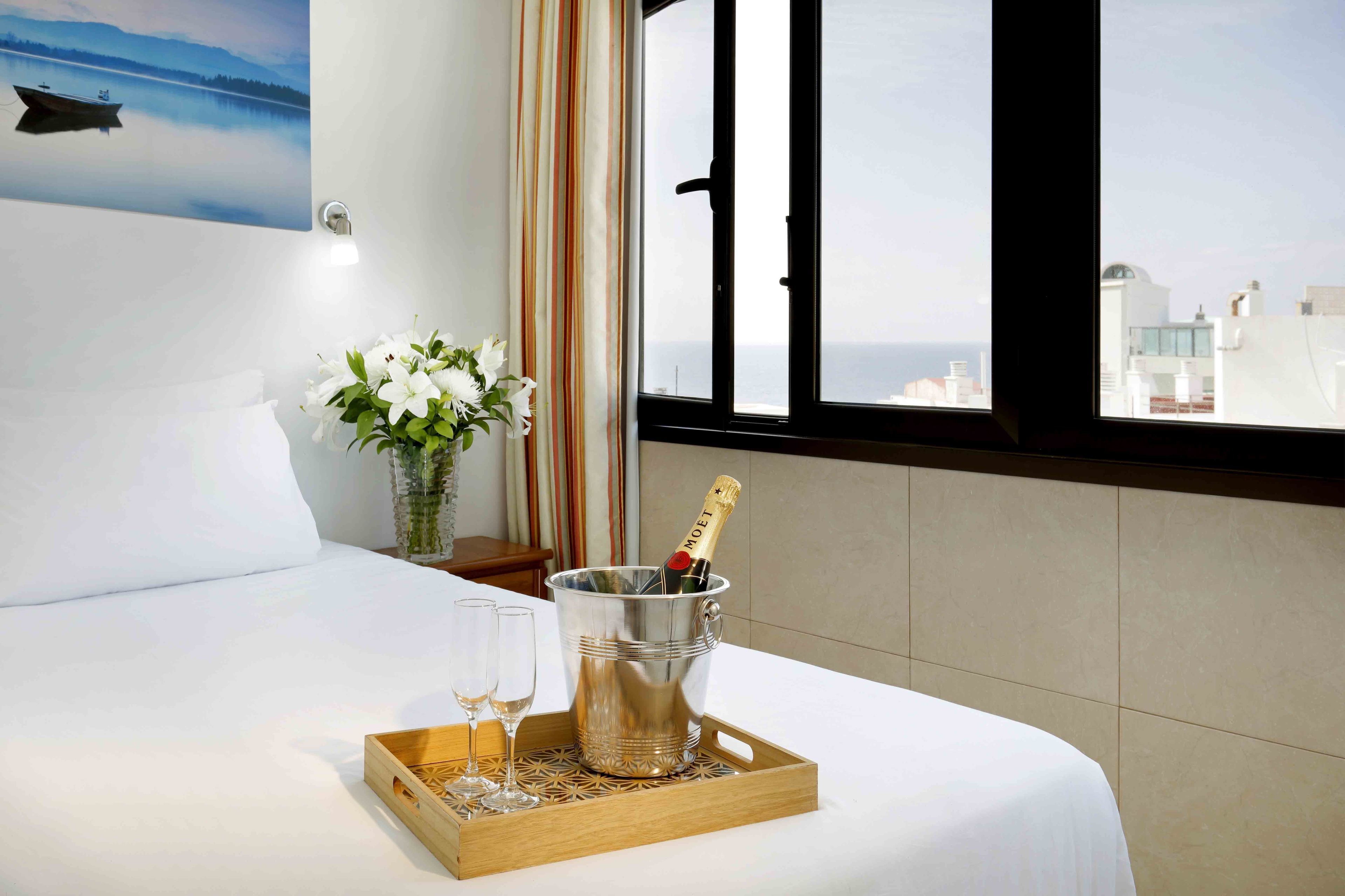 Coffres-forts dans les chambres, Wi-Fi gratuit, draps fournis