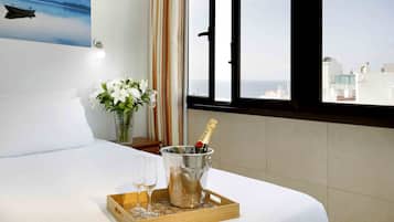 Coffres-forts dans les chambres, Wi-Fi gratuit, draps fournis