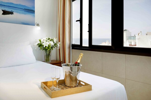 Coffres-forts dans les chambres, Wi-Fi gratuit, draps fournis