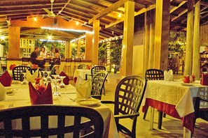 Breakfast, lunch and dinner served  - Sunrise Club Hotel Restaurant & Bar (Negril)