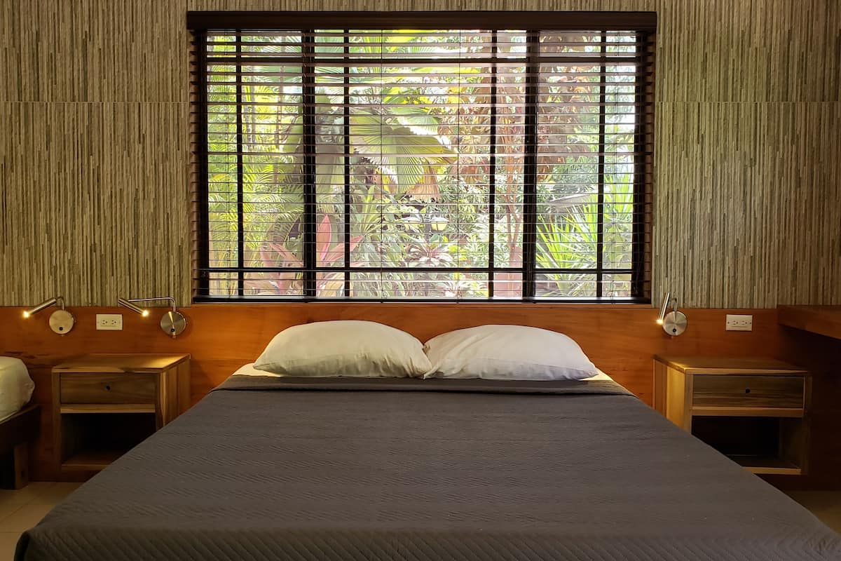 Deluxe Triple Room | In-room safe, individually decorated, individually furnished