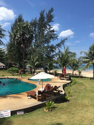 Good Days Lanta Beach Resort