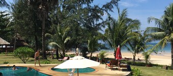 Good Days Lanta Beach Resort