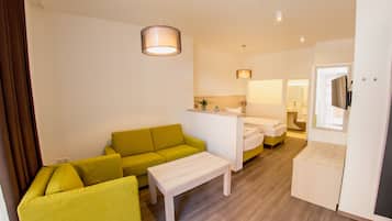 Comfort Double Room | Hypo-allergenic bedding, minibar, in-room safe, desk
