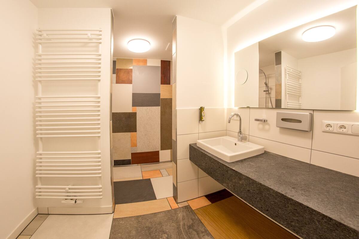 family apartment, 2 bedrooms | bathroom | free toiletries, slippers, towels