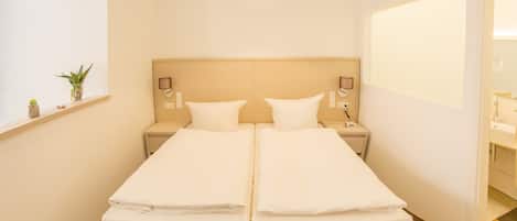 Hypo-allergenic bedding, minibar, in-room safe, desk