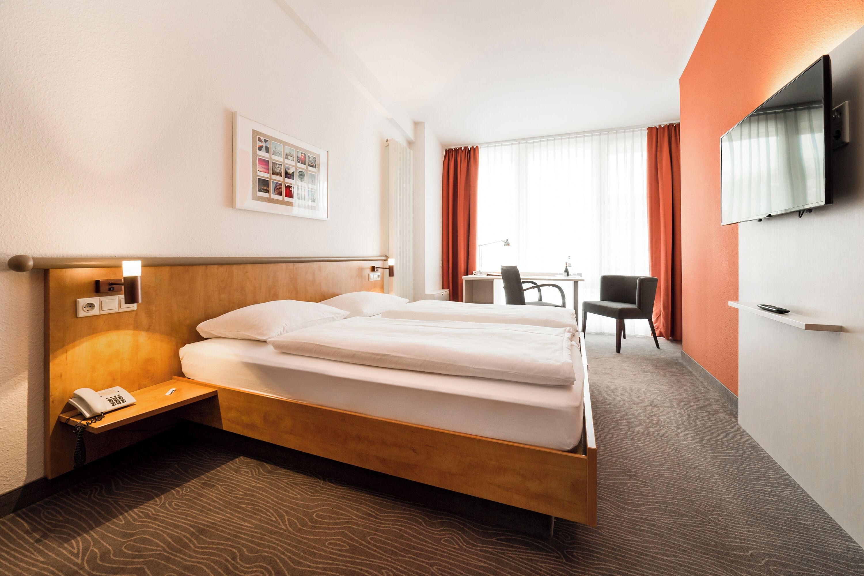 Literie hypoallergénique, minibar, coffres-forts dans les chambres