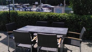 Frühstück, Mittagessen, internationale Küche, Speisen im Freien