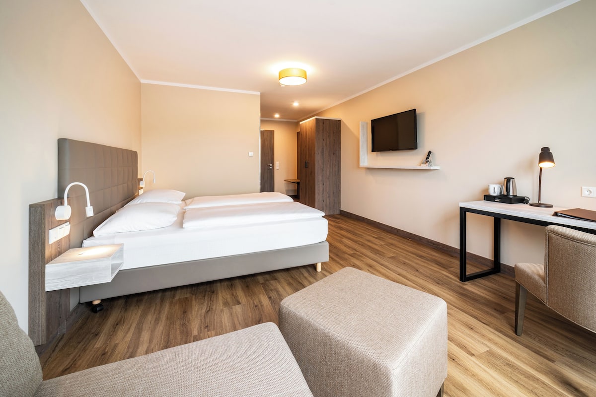 家庭雙人房, 非吸煙房 | 低過敏寢具、迷你吧、客房內保險箱、書桌