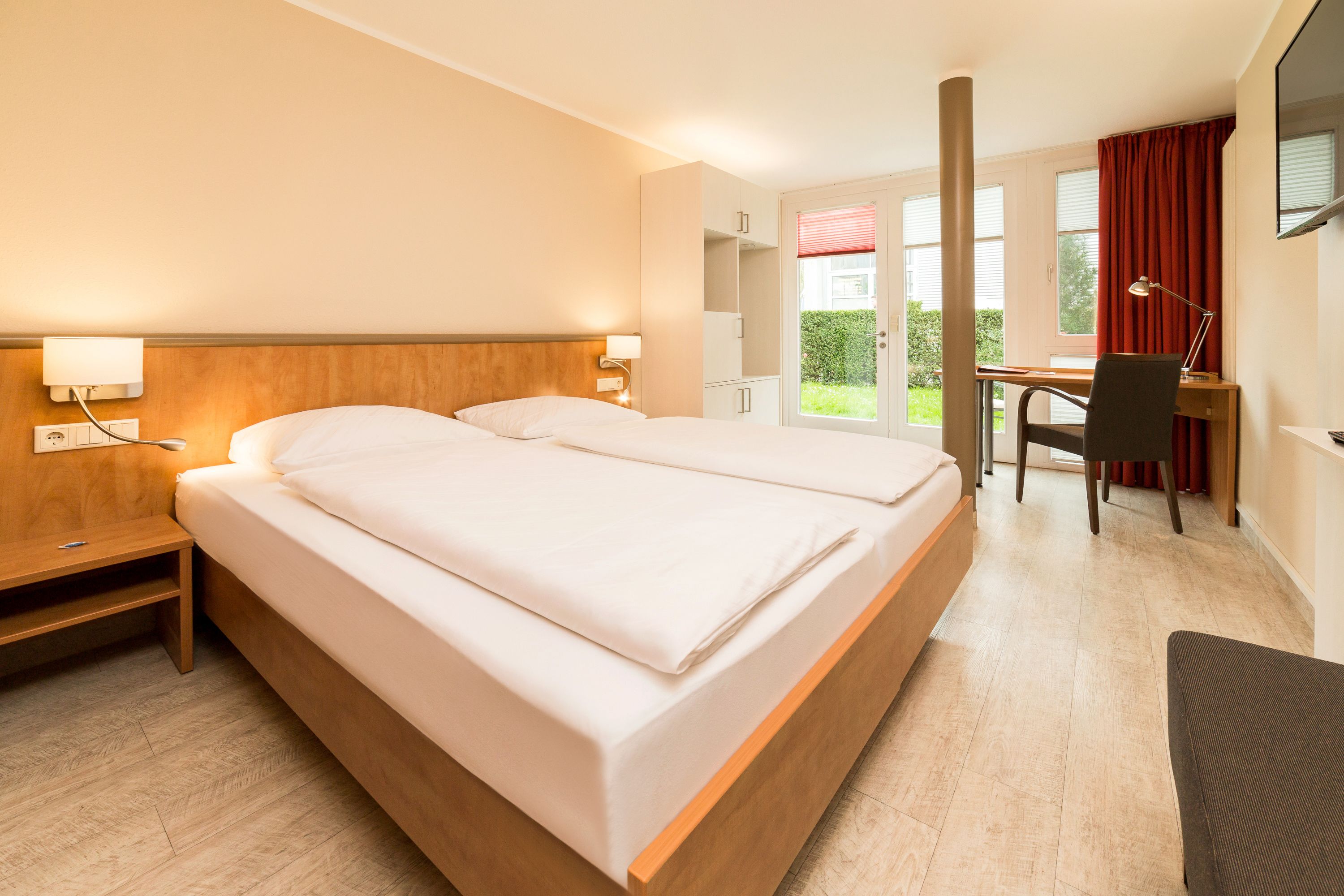 comfort double room, 1 king bed, non smoking, courtyard view | 1 bedroom, hypo-allergenic bedding, minibar, in-room safe